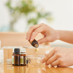 Teebaumöl gegen entzündete Pickel